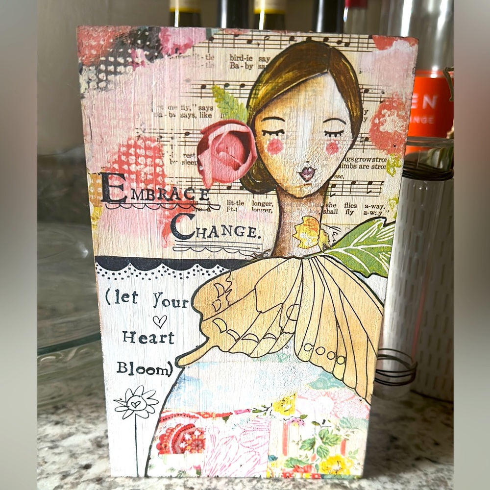 Wall decor with mini flower vase